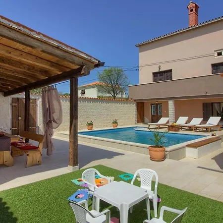 Mit Privatpool Fuer 6 Personen Ca 89 Qm In Manjadvorci, Istrien Bucht Von Rasa