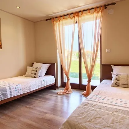 Mit Privatpool Fuer 6 Personen Ca 89 Qm In Manjadvorci, Istrien Bucht Von Rasa * Manjadvorci