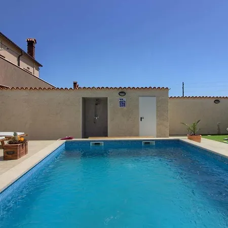 Holiday home Mit Privatpool Fuer 6 Personen Ca 89 Qm In Manjadvorci, Istrien Bucht Von Rasa
