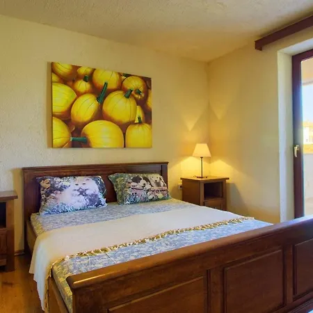 Mit Privatpool Fuer 6 Personen Ca 89 Qm In Manjadvorci, Istrien Bucht Von Rasa Holiday home