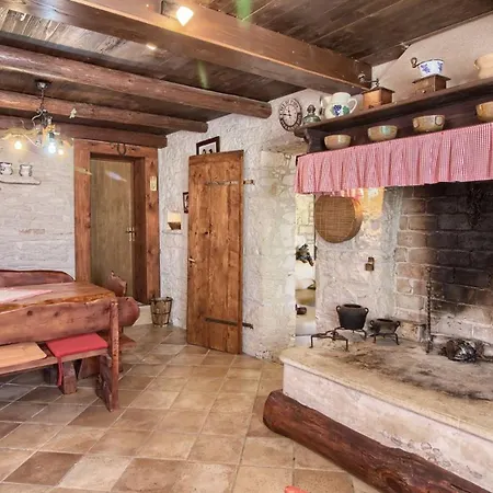 Holiday home Mit Privatpool Fuer 6 Personen Ca 89 Qm In Manjadvorci, Istrien Bucht Von Rasa *