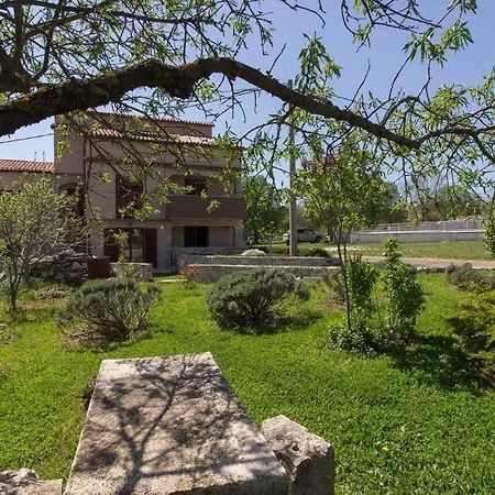 Mit Privatpool Fuer 6 Personen Ca 89 Qm In Manjadvorci, Istrien Bucht Von Rasa Holiday home Manjadvorci
