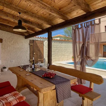 Mit Privatpool Fuer 6 Personen Ca 89 Qm In Manjadvorci, Istrien Bucht Von Rasa