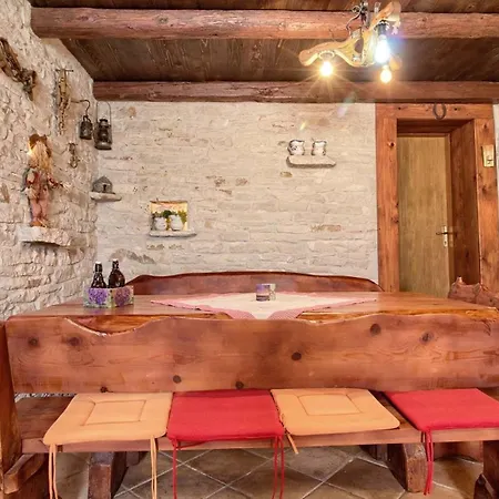 Mit Privatpool Fuer 6 Personen Ca 89 Qm In Manjadvorci, Istrien Bucht Von Rasa Manjadvorci