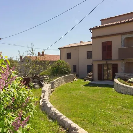 Holiday home Mit Privatpool Fuer 6 Personen Ca 89 Qm In Manjadvorci, Istrien Bucht Von Rasa Manjadvorci